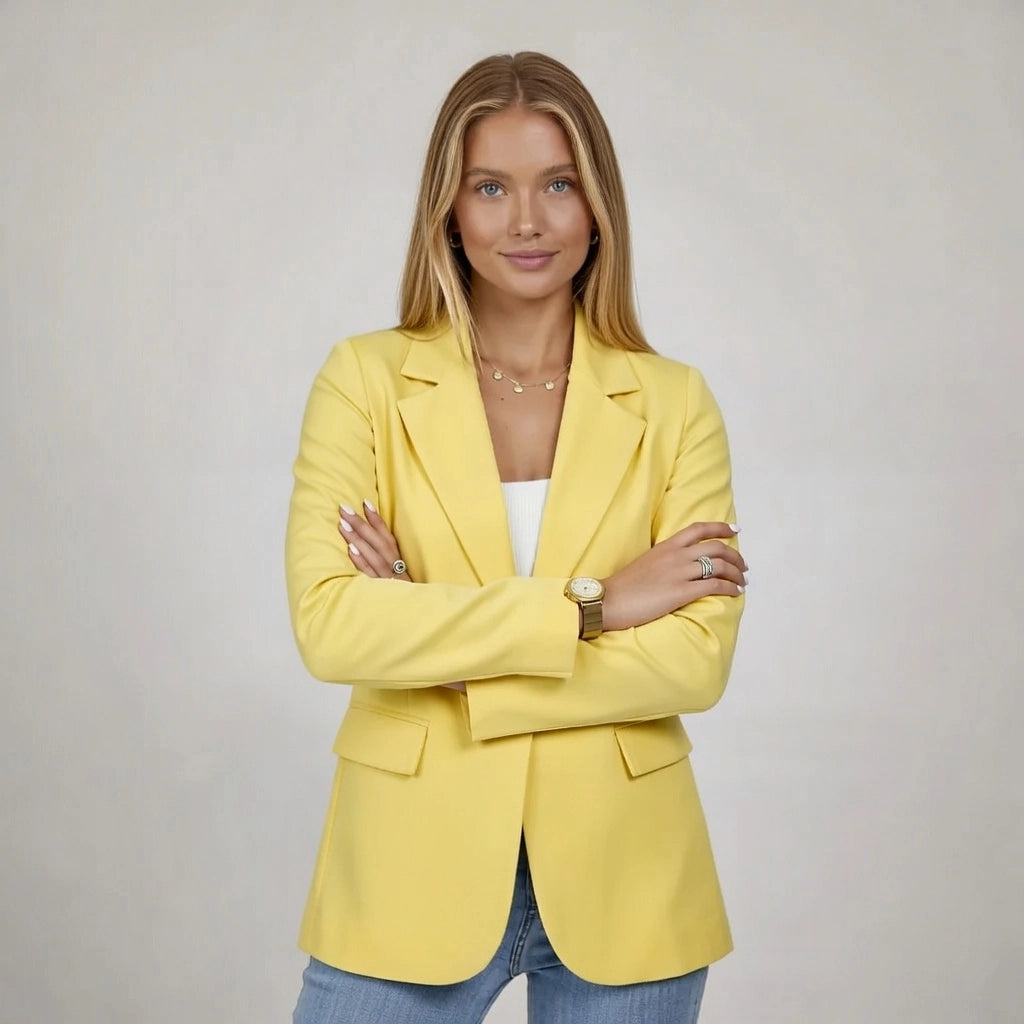Damenblazer im klassischen Schnitt mit weitem Reverskragen und Einknopf