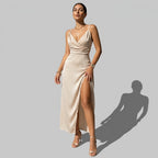 Elegantes Midi Kleid mit Spaghettiträgern und Seitlichem Schlitz im Figurbetonten Design