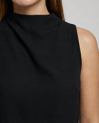 Weites Set im Jumpsuit Design mit Kurzarm Oberteil und Hohem Kragen