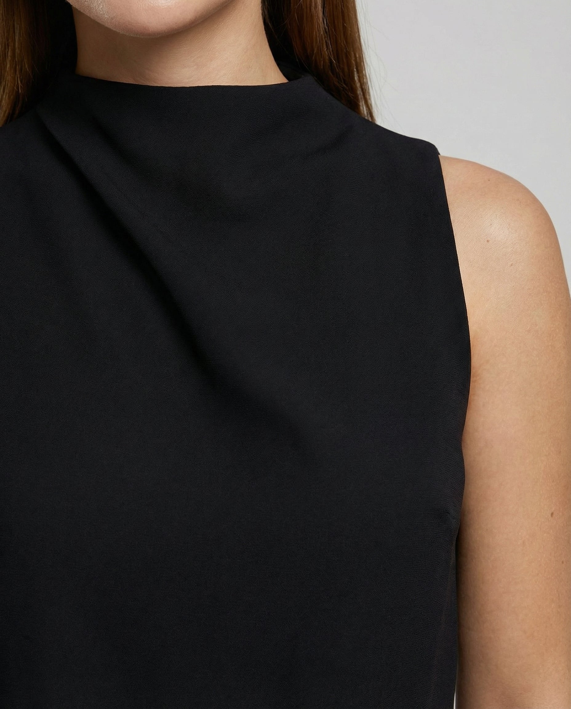 Weites Set im Jumpsuit Design mit Kurzarm Oberteil und Hohem Kragen