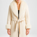 Langer Damenmantel mit Kunstpelzkragen und Gürtel