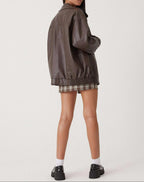 Moderne Oversized Jacke für Damen mit breitem Blazerkragen und elastischem Saum