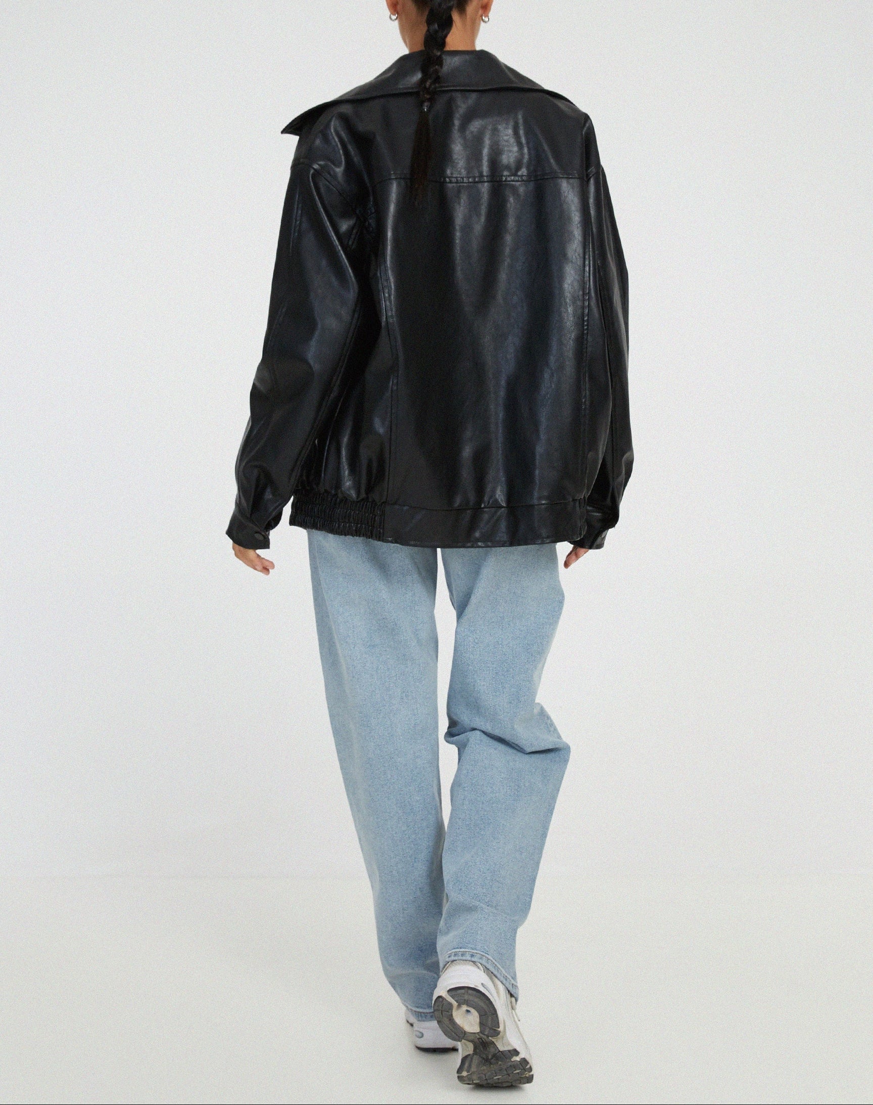 Moderne Oversized Jacke für Damen mit breitem Blazerkragen und elastischem Saum