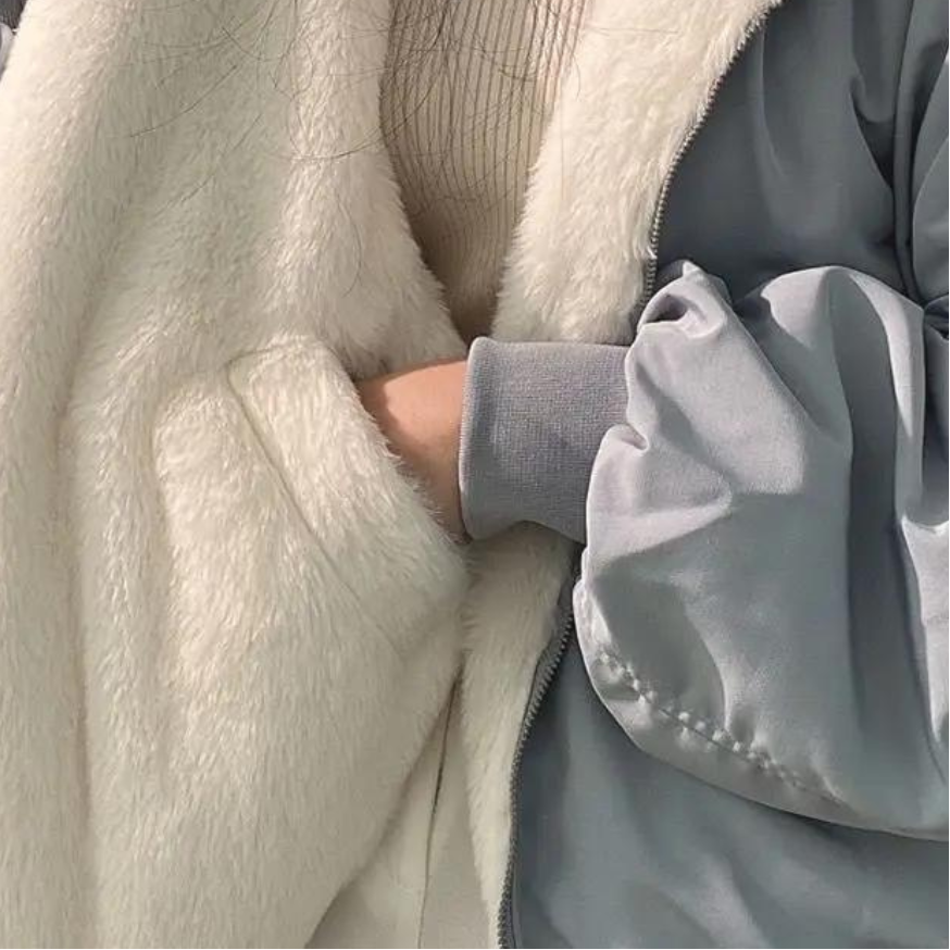 Oversized Winterjacke für Damen mit weicher Kapuze aus Kunstpelz im Bomber-Stil