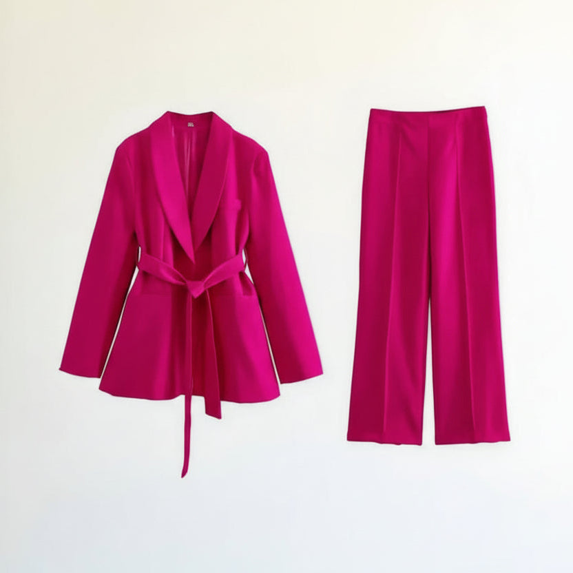 Hosenanzug für Damen aus tailliertem Longblazer mit Gürtel und gerader Hose