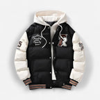 Sportliche Winterjacke für Herren mit Kapuze und gestreiften Bündchen und Saum