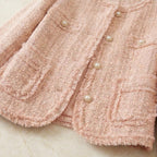 Kurze Tweed Jacke für Damen mit Brusttaschen und ohne Kragen