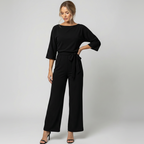 Jumpsuit für Damen mit Bindegürtel und Bootausschnitt in weiter Beinform