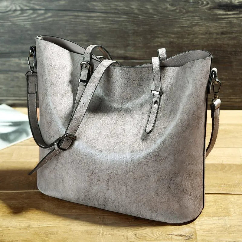 Klassisch inspirierte Schultertasche aus Leder für Damen 1