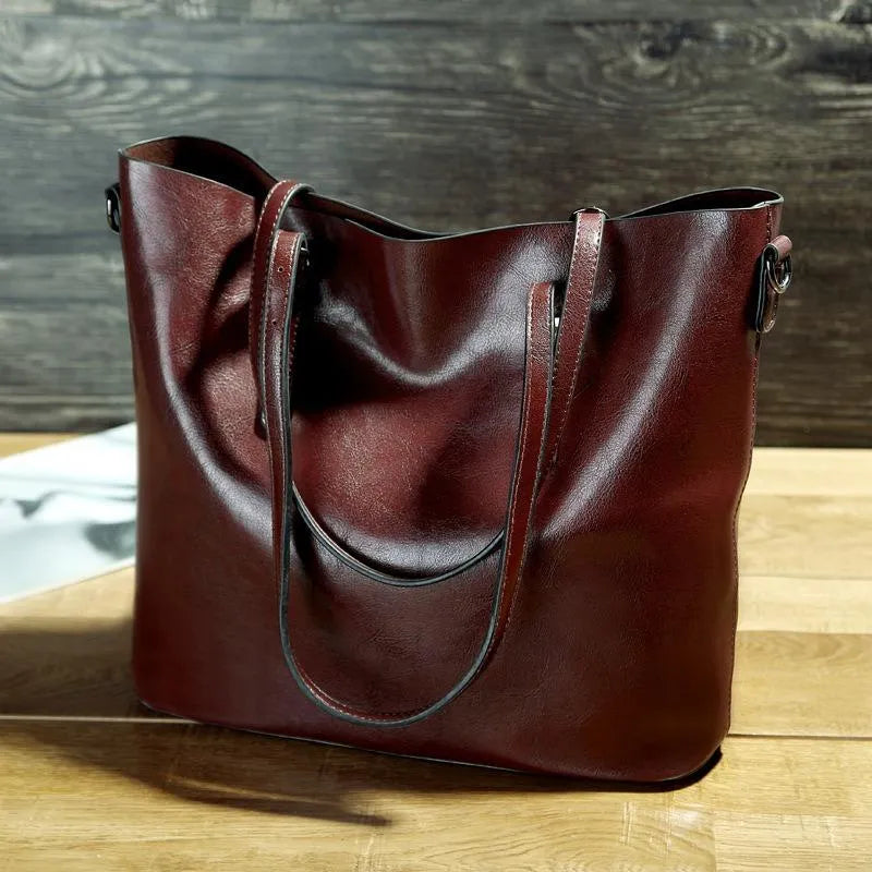 Klassisch inspirierte Schultertasche aus Leder für Damen 3