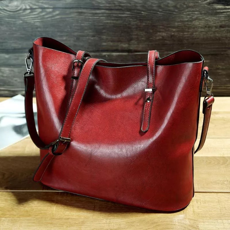 Klassisch inspirierte Schultertasche aus Leder für Damen 4