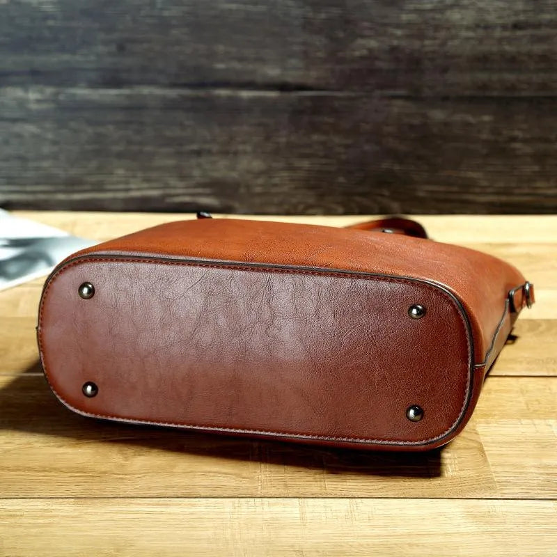 Klassisch inspirierte Schultertasche aus Leder für Damen 5