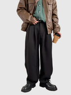 Weit geschnittene Herrenhose aus hochwertigem Stoff