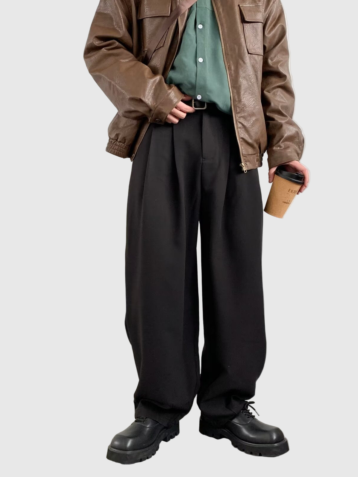 Weit geschnittene Herrenhose aus hochwertigem Stoff