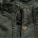 Warme Winterjacke für Herren aus robustem Obermaterial mit gefütterter Kapuze