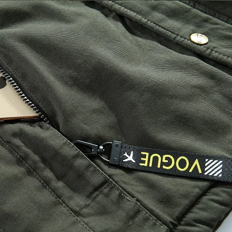 Warme Winterjacke für Herren aus robustem Obermaterial mit gefütterter Kapuze