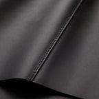 Langer Regenponcho mit Kapuze in Schwarz – Ansicht 4