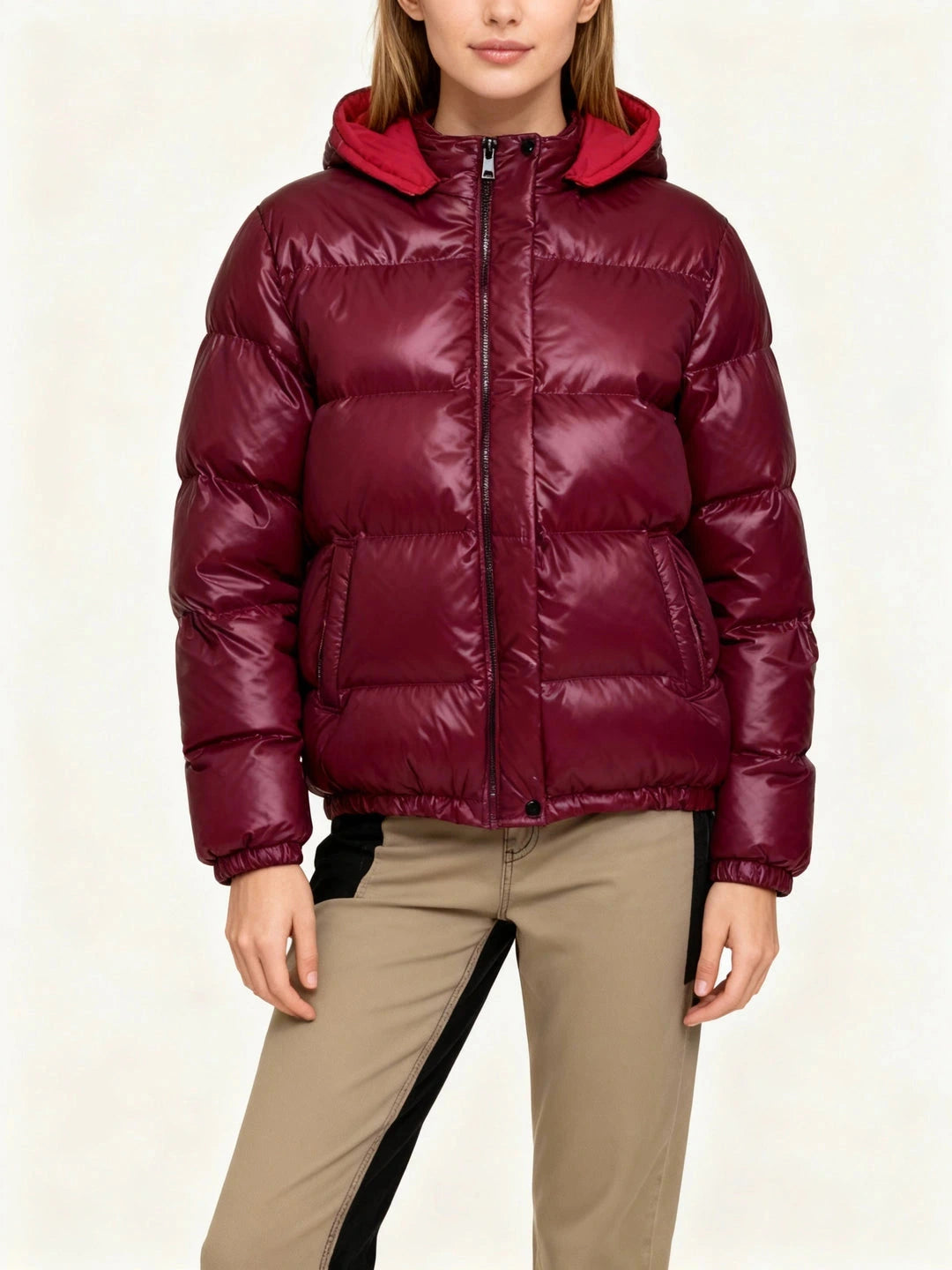 Leichte glänzende Steppjacke für Damen in Rot