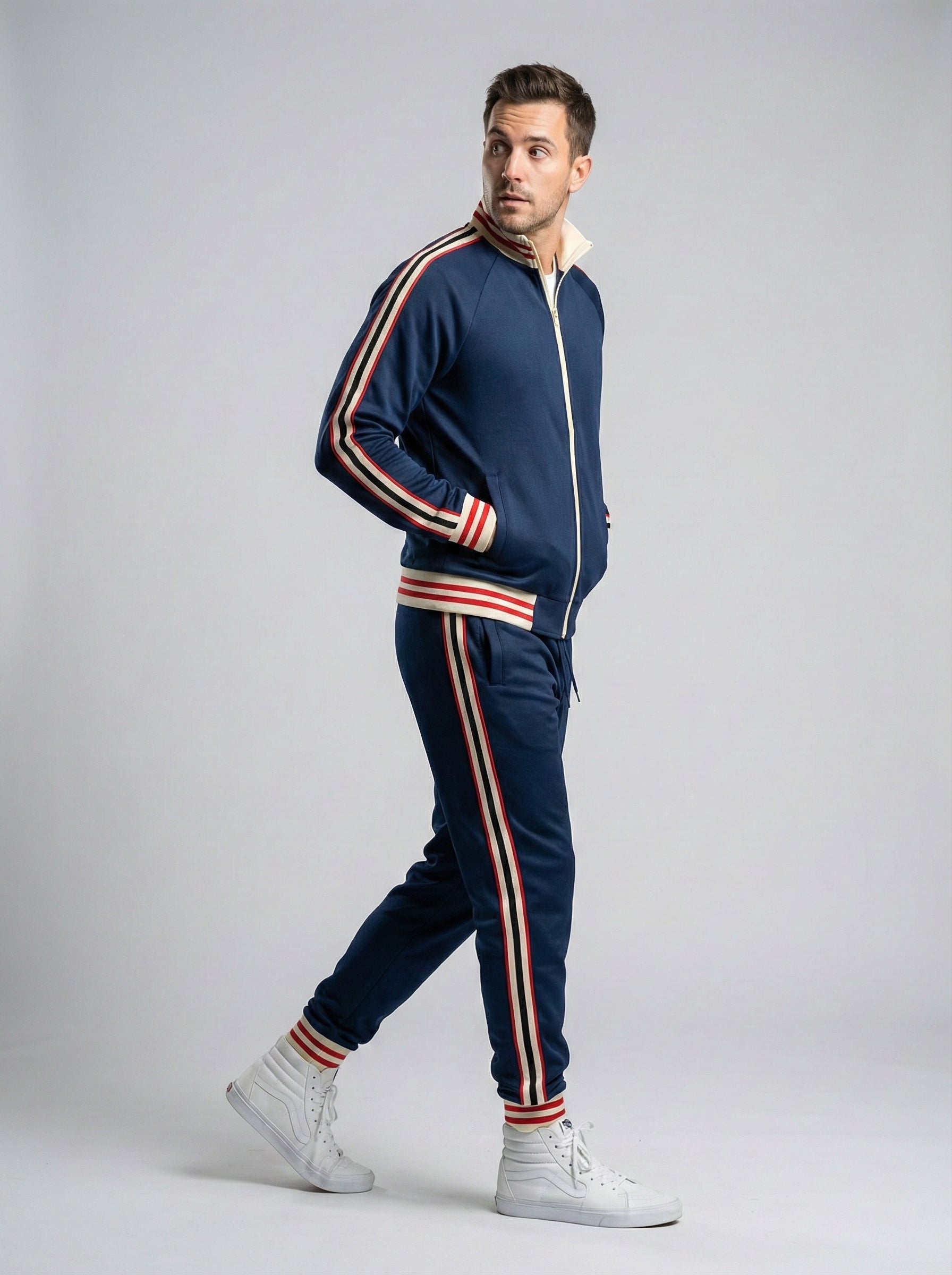 Trainingsanzug für Herren mit Reißverschluss und Bündchen an Ärmeln und Beinabschlüssen