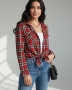 Kariertes Hemd für Damen mit langen Ärmeln und Brusttaschen mit Patte