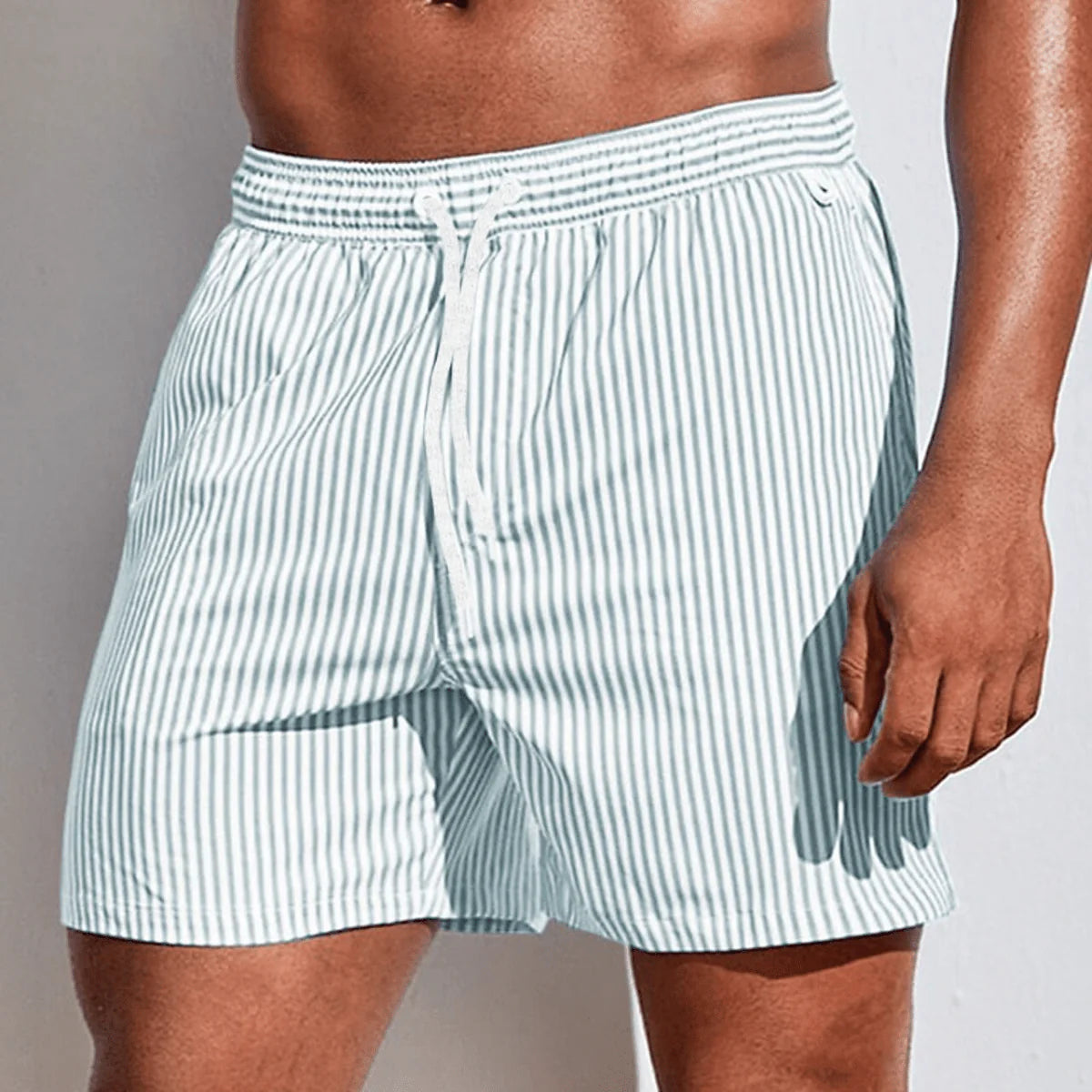 Badeshorts für Herren in knielanger Form mit Gummibund im Streifenmuster 16