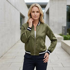 Bomberjacke für Damen in kurzer Form aus Satin für den Übergang Grün 2