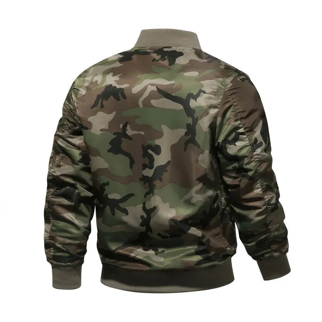 Camouflage Jacke für Herren im Oversize-Schnitt mit Tarnmuster für den Übergang Grün 2