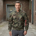 Camouflage Jacke für Herren im Oversize-Schnitt mit Tarnmuster für den Übergang Grün 6