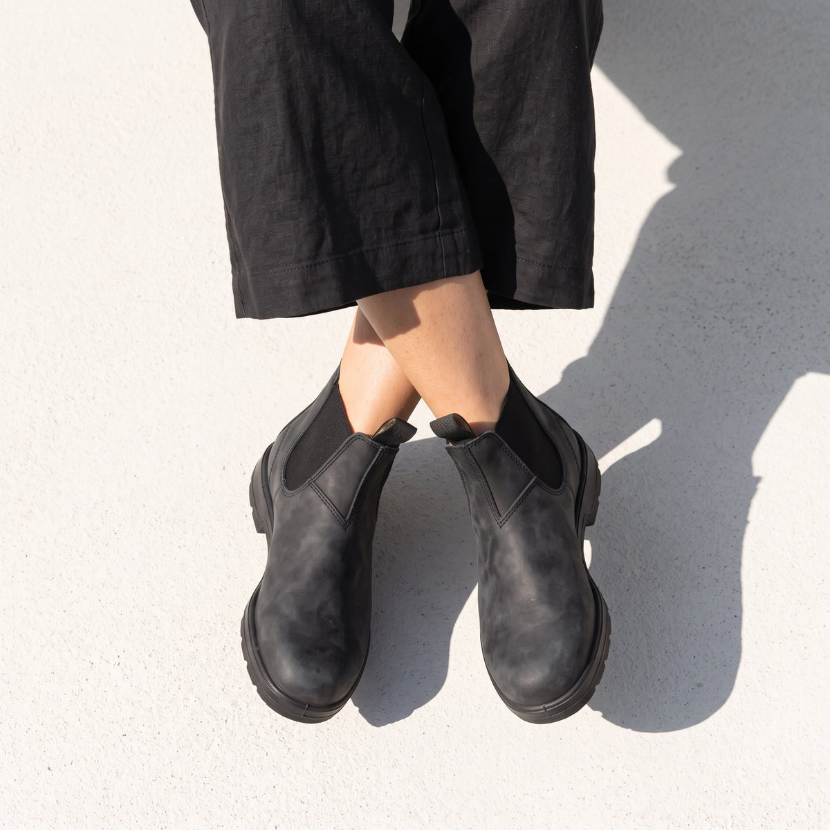 Chelsea Stiefeletten für Damen aus Glattleder mit flacher Sohle Grau 4