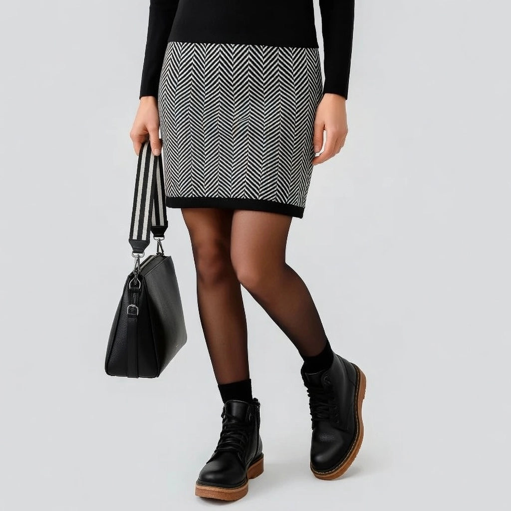 Langarm Kleid mit Rundhals und Rock im Fischgrät Muster