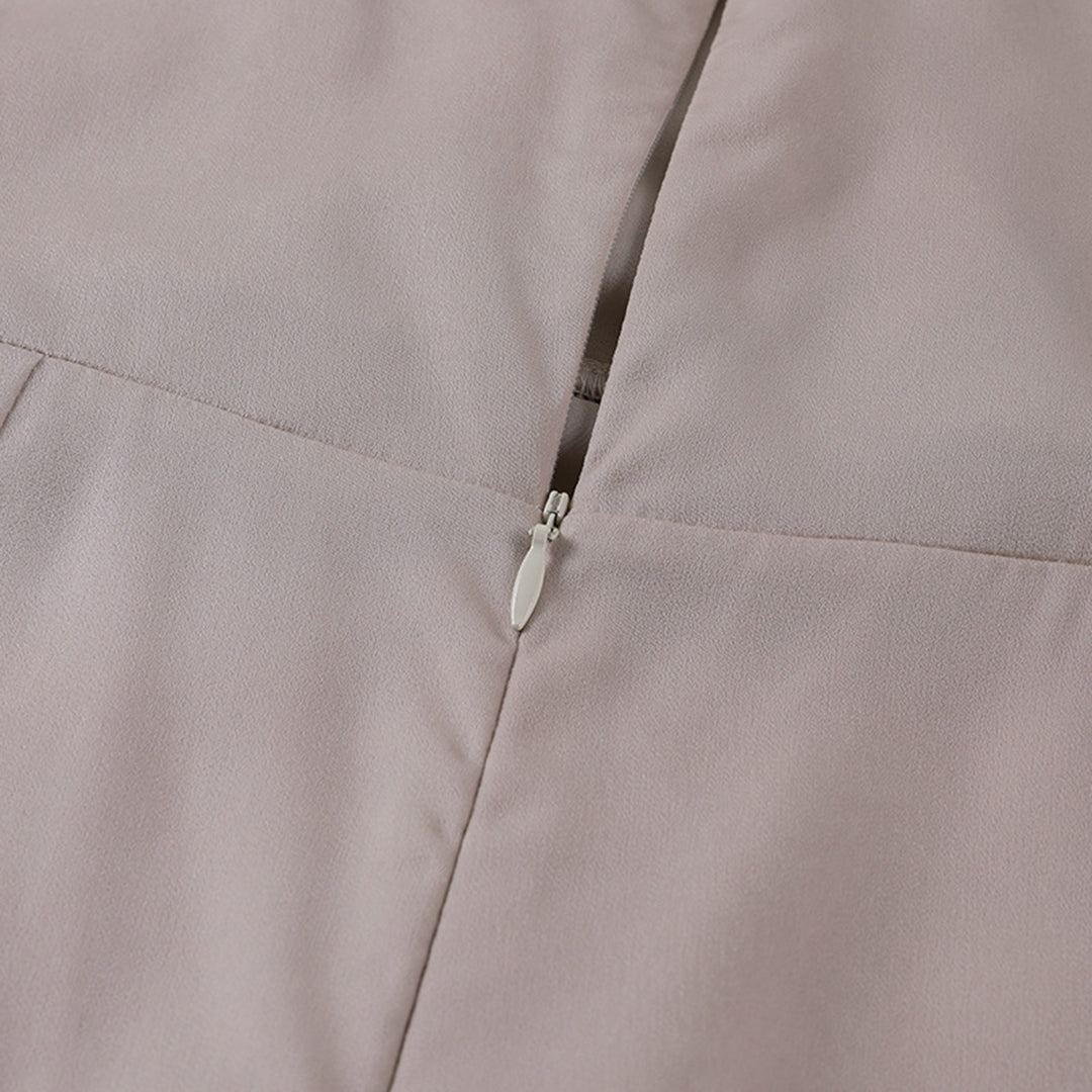 Elegantes Midi Kleid mit Spaghettiträgern und Seitlichem Schlitz im Figurbetonten Design