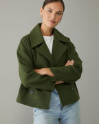 Kurze Jacke für Damen mit Reverskragen im zeitlosen zweireihigen Design