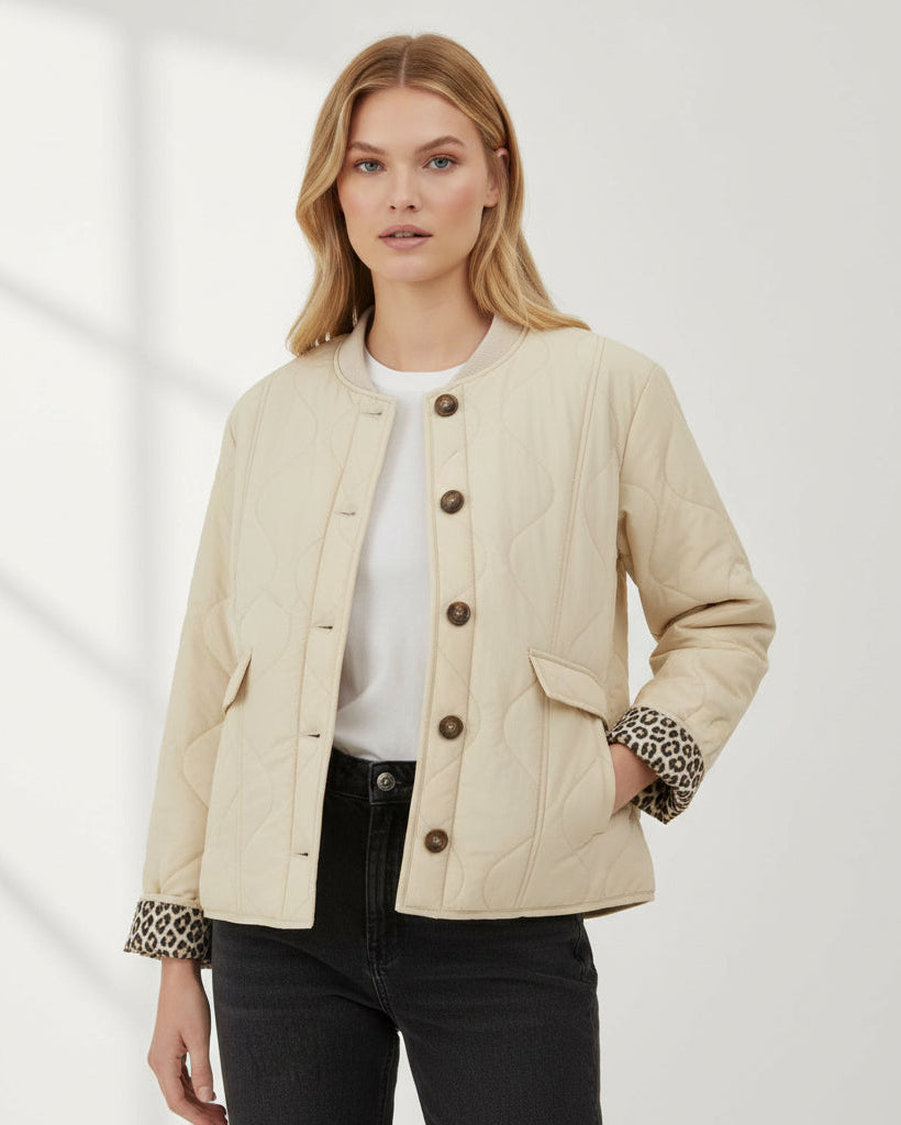 Leichte Steppjacke für Damen mit Leoparden-Details und ohne Kragen