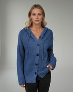 Strickjacke für Damen mit Kapuze und großen schwarzen Knöpfen