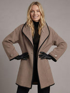 Eleganter Damen Kurzmantel in gerader Passform