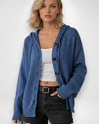 Strickjacke für Damen mit Kapuze und großen schwarzen Knöpfen