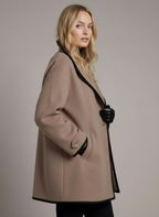 Eleganter Damen Kurzmantel in gerader Passform