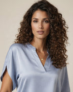 Kurzarm Bluse für Damen mit V-Ausschnitt und geradem Schnitt