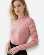 Figurbetonter Damenpullover mit hohem Kragen und langen Ärmeln