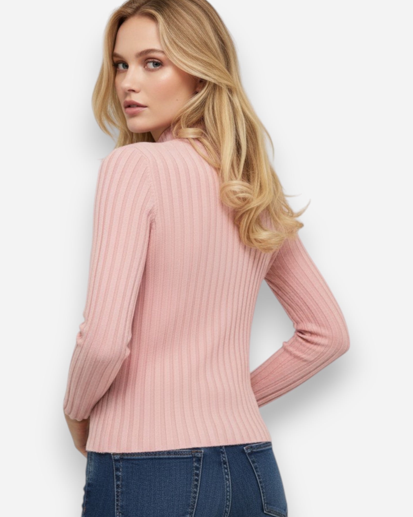 Figurbetonter Damenpullover mit hohem Kragen und langen Ärmeln