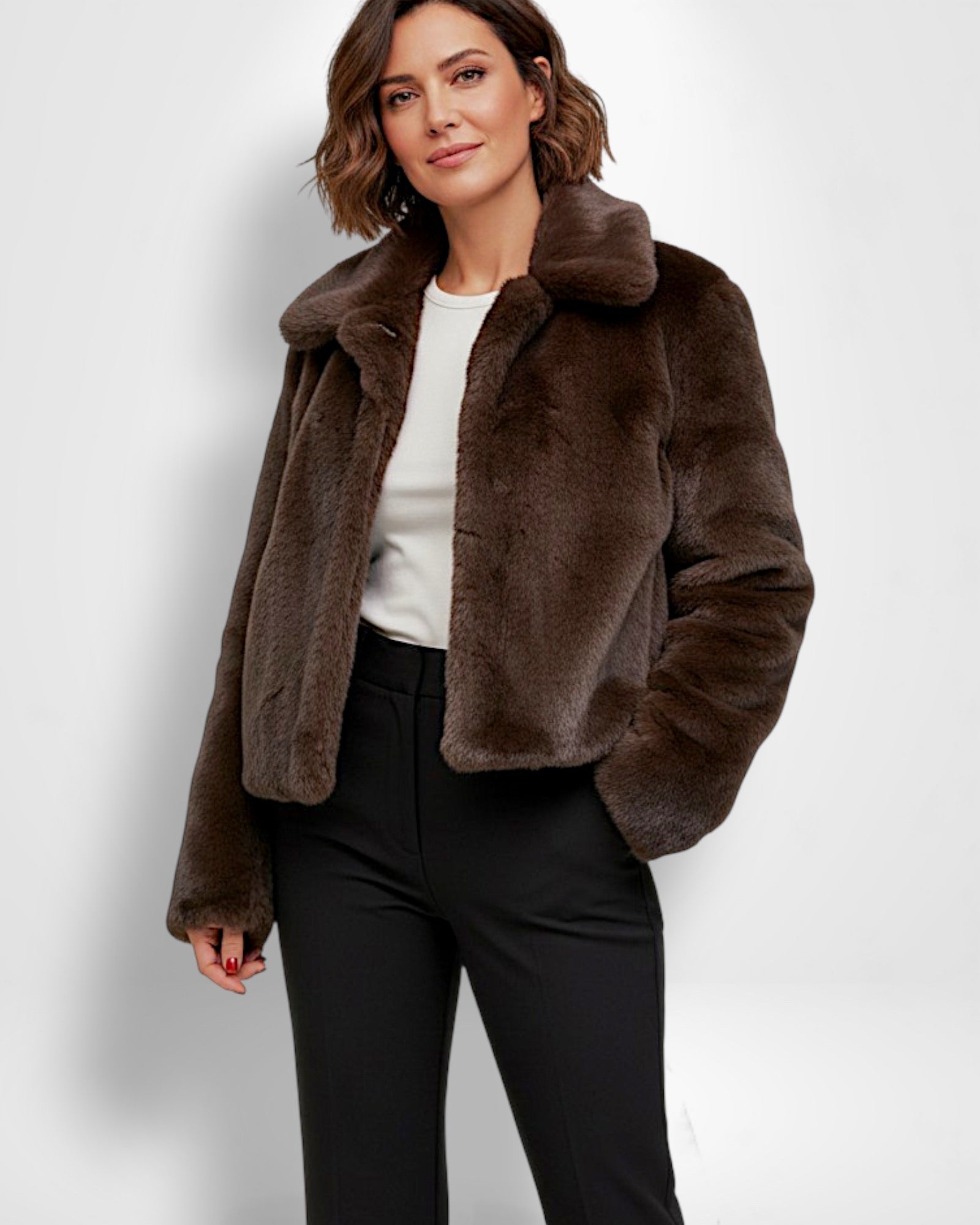 Flauschige Jacke für Damen aus Kunstpelz mit Umlegekragen