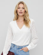 Spitzenbluse für Damen mit V-Ausschnitt und langen Ärmeln