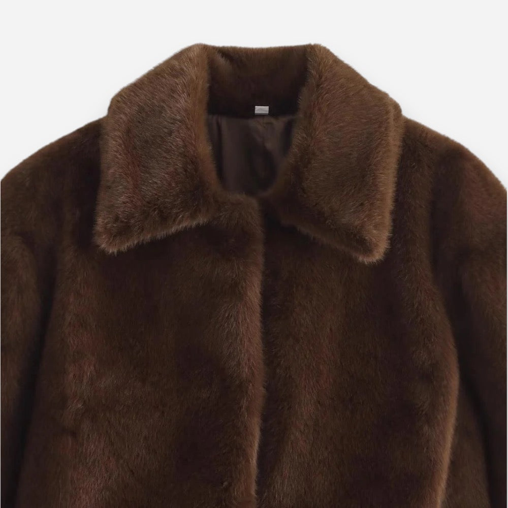 Flauschige Jacke für Damen aus Kunstpelz mit Umlegekragen