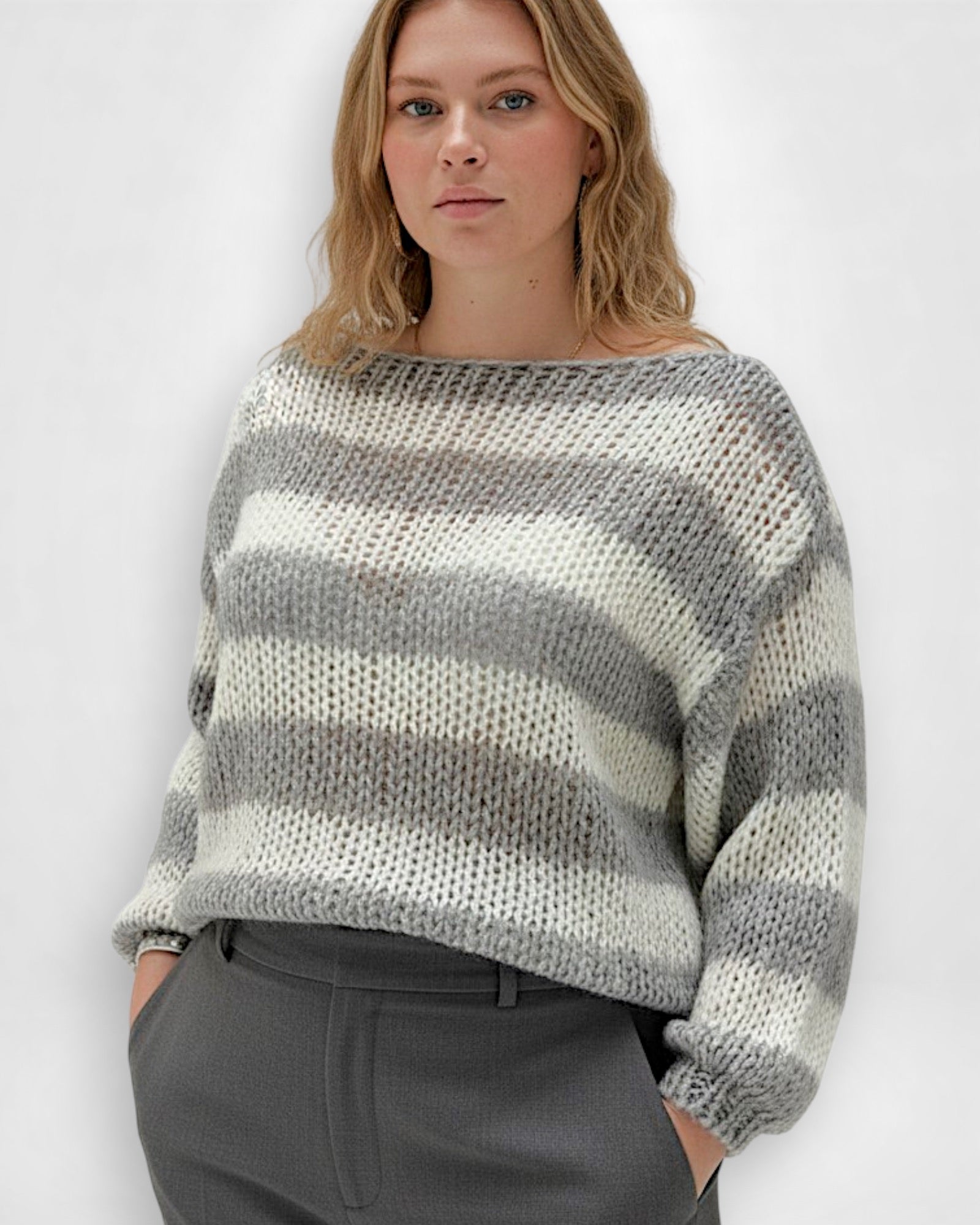 Gestreifter Pullover für Damen mit überschnittenen Schultern und Langarm-Design