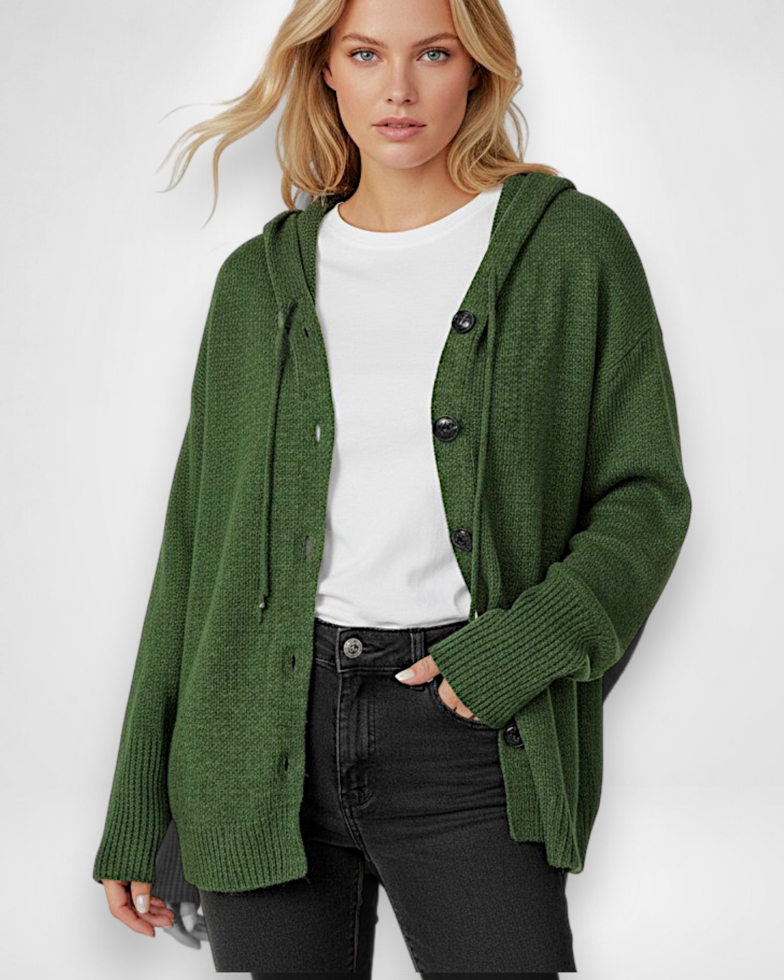 Strickjacke für Damen mit Kapuze und großen schwarzen Knöpfen