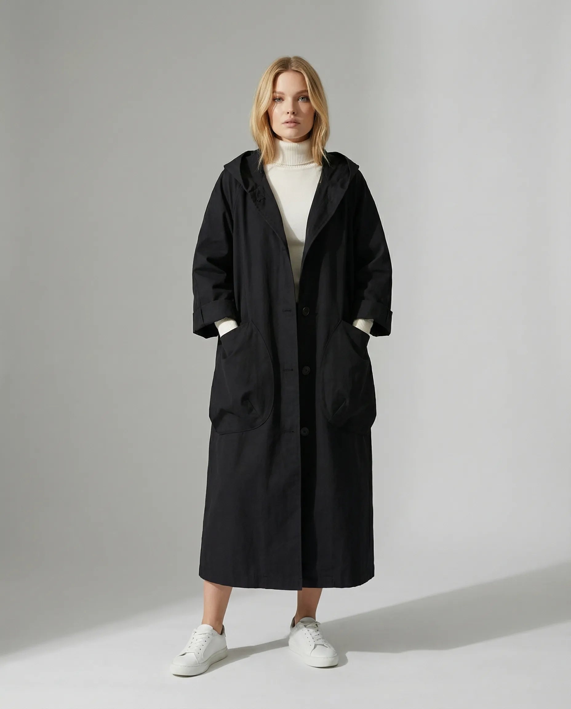 Langer Trenchcoat für Damen mit geradem Schnitt und großen Seitentaschen