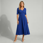 Wadenlanges Kleid mit Kurzarm und Wickeloptik im locker fallenden Design