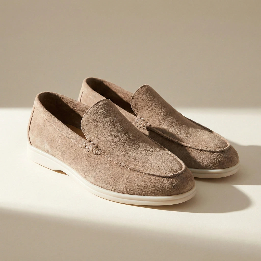 Klassische Slipper für Herren im Velours Design