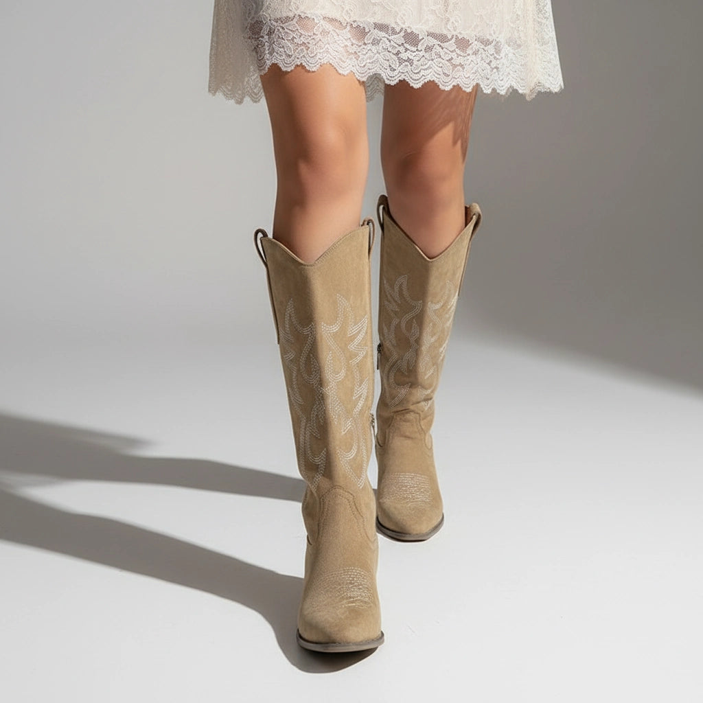 Kniehohe Stiefel für Damen mit Spitze und stabilem niedrigem Blockabsatz
