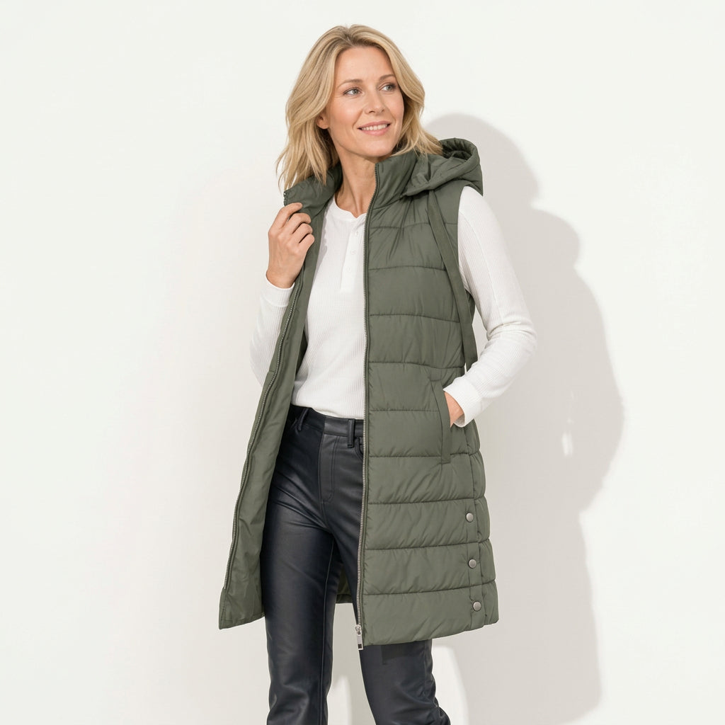 Lange Weste für Damen mit Kapuze in warmer Ausführung als Steppweste Olive 9